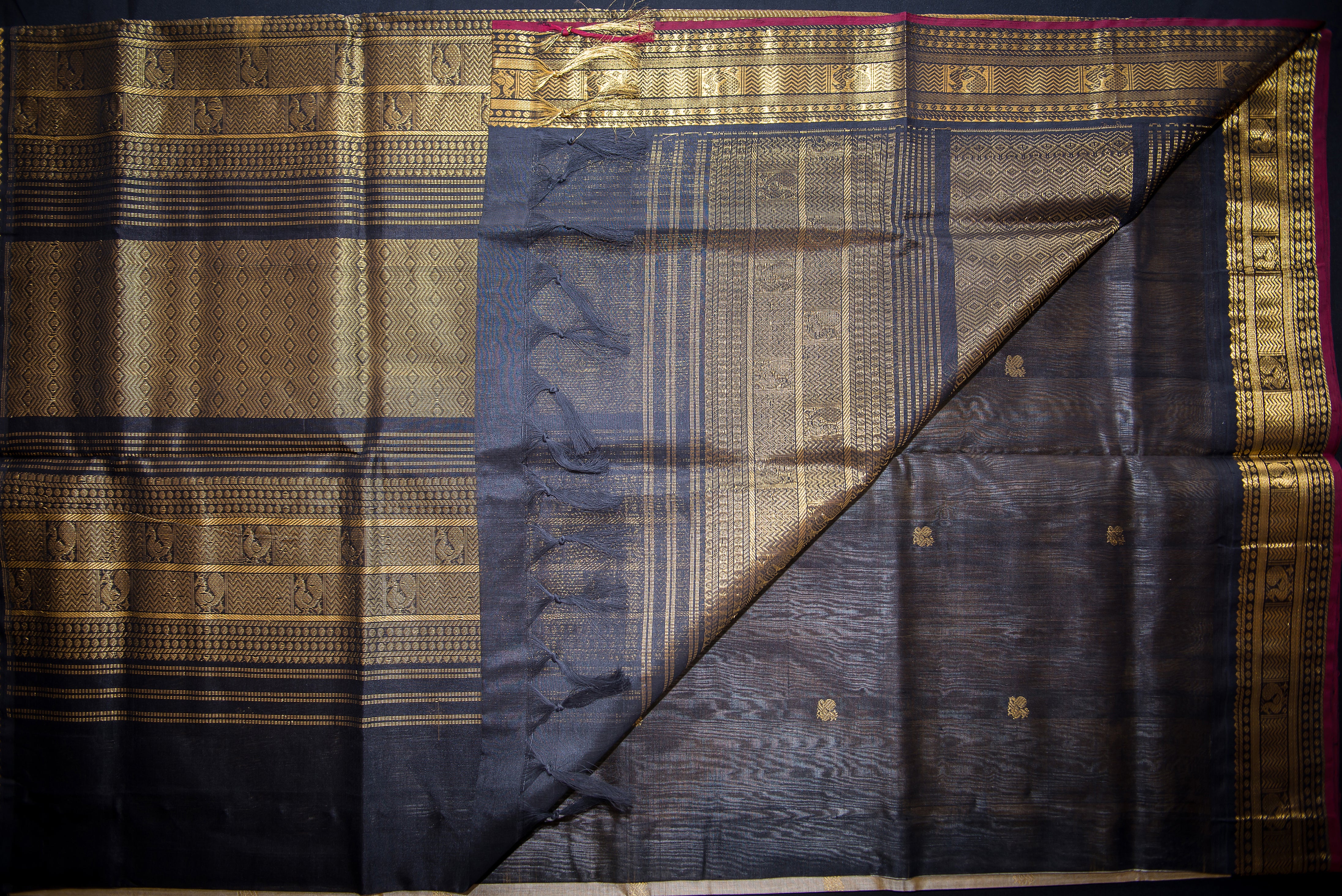 Elegant Cream Silk Cotton Saree with a Black and Gold Zari Pallu