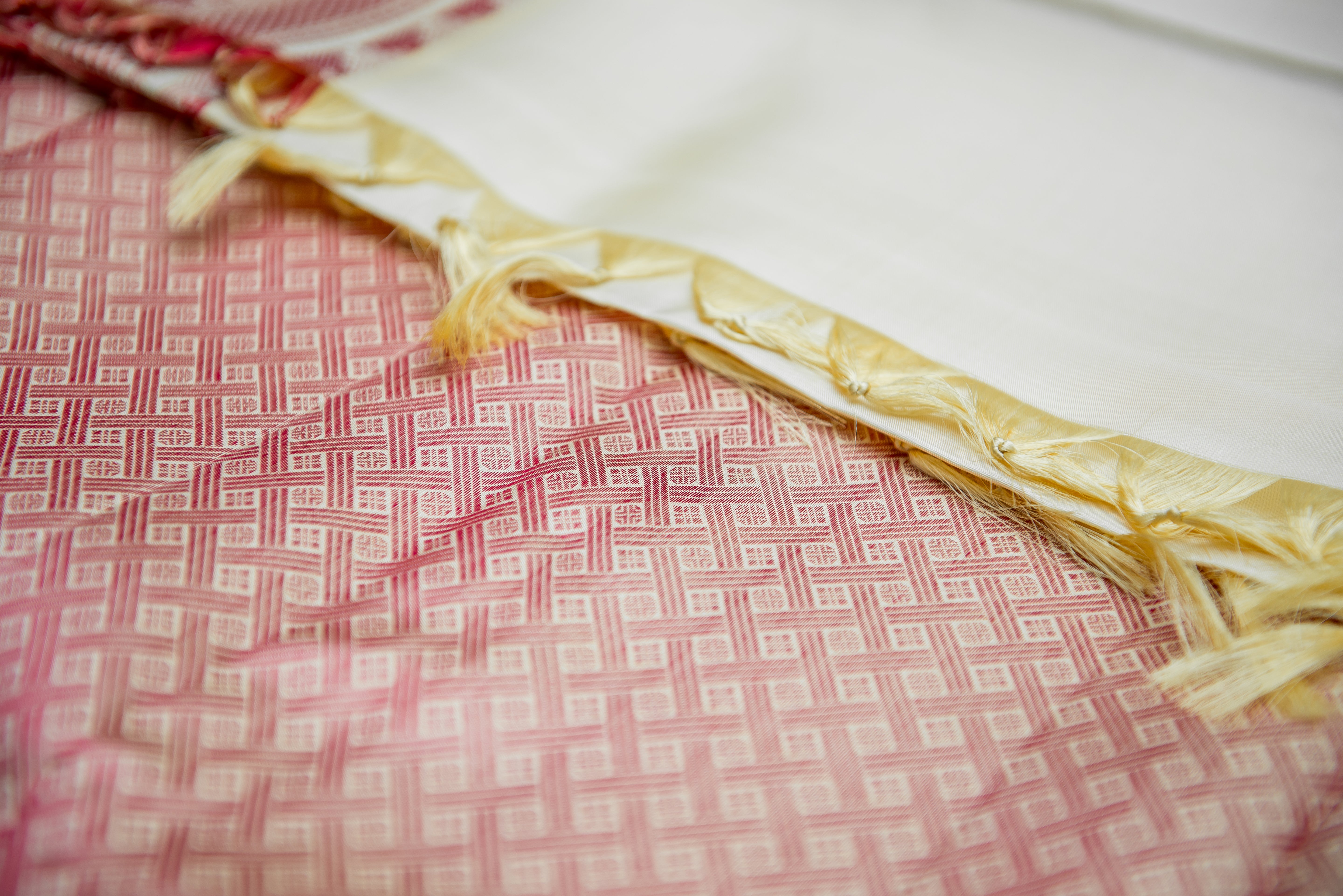 Exquisite Cream Threadwork Pure Silk Saree with a Red Pallu