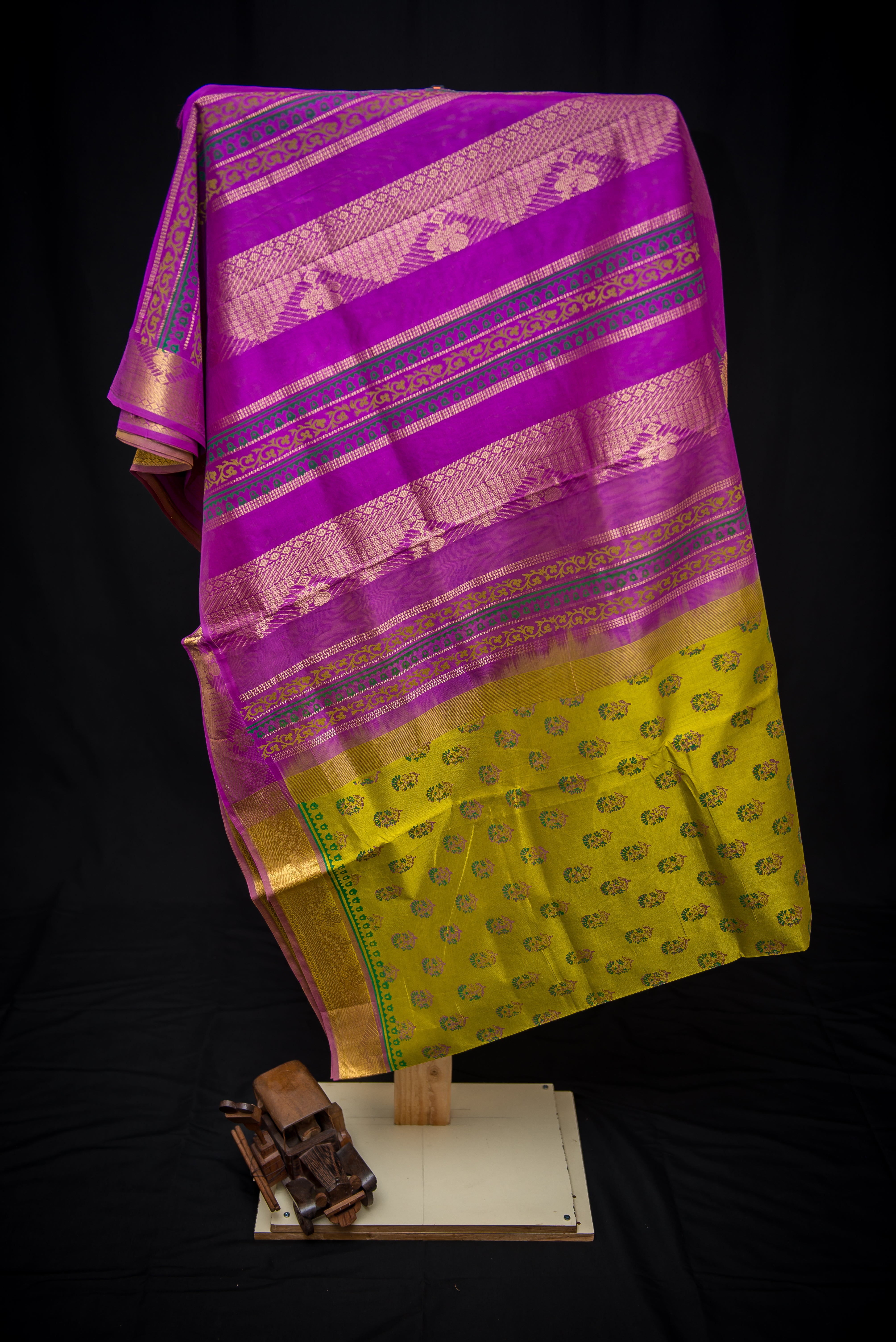 Bright Olive Green Handwoven Silk Cotton Saree with Magenta Pallu