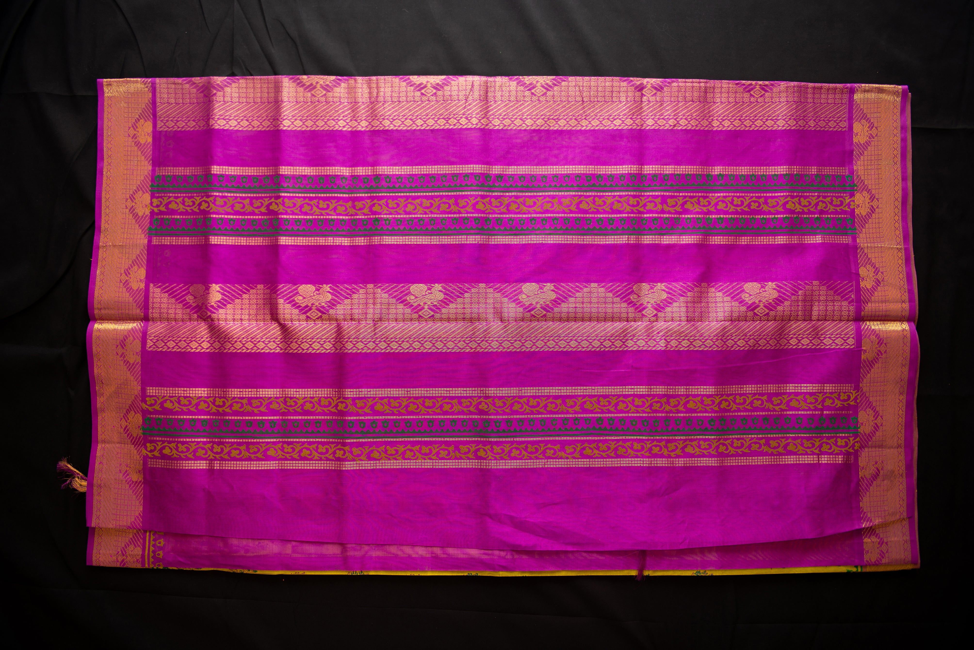 Bright Olive Green Handwoven Silk Cotton Saree with Magenta Pallu