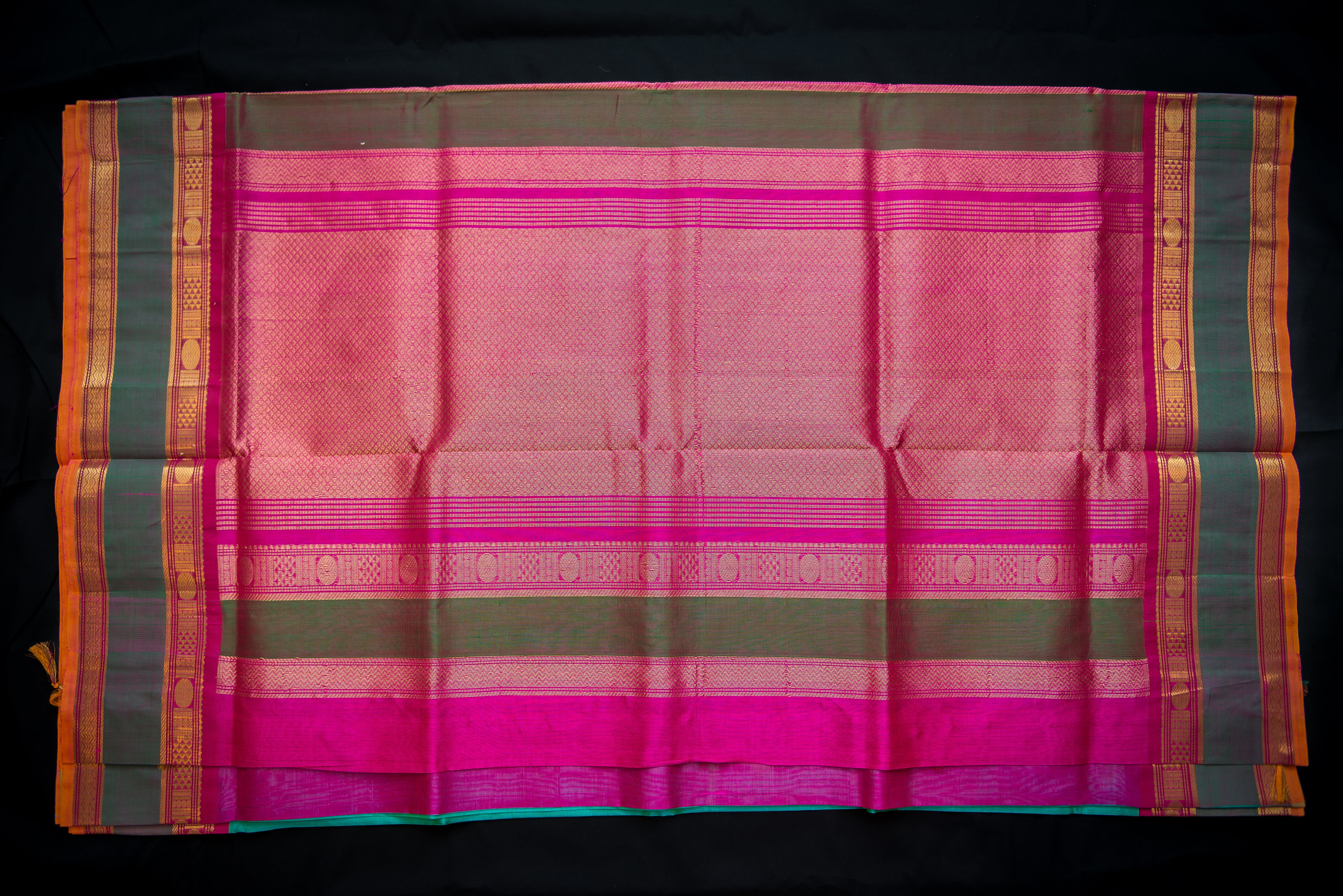 Vibrant Handloom Teal Silk Cotton Saree with Shocking Pink Pallu