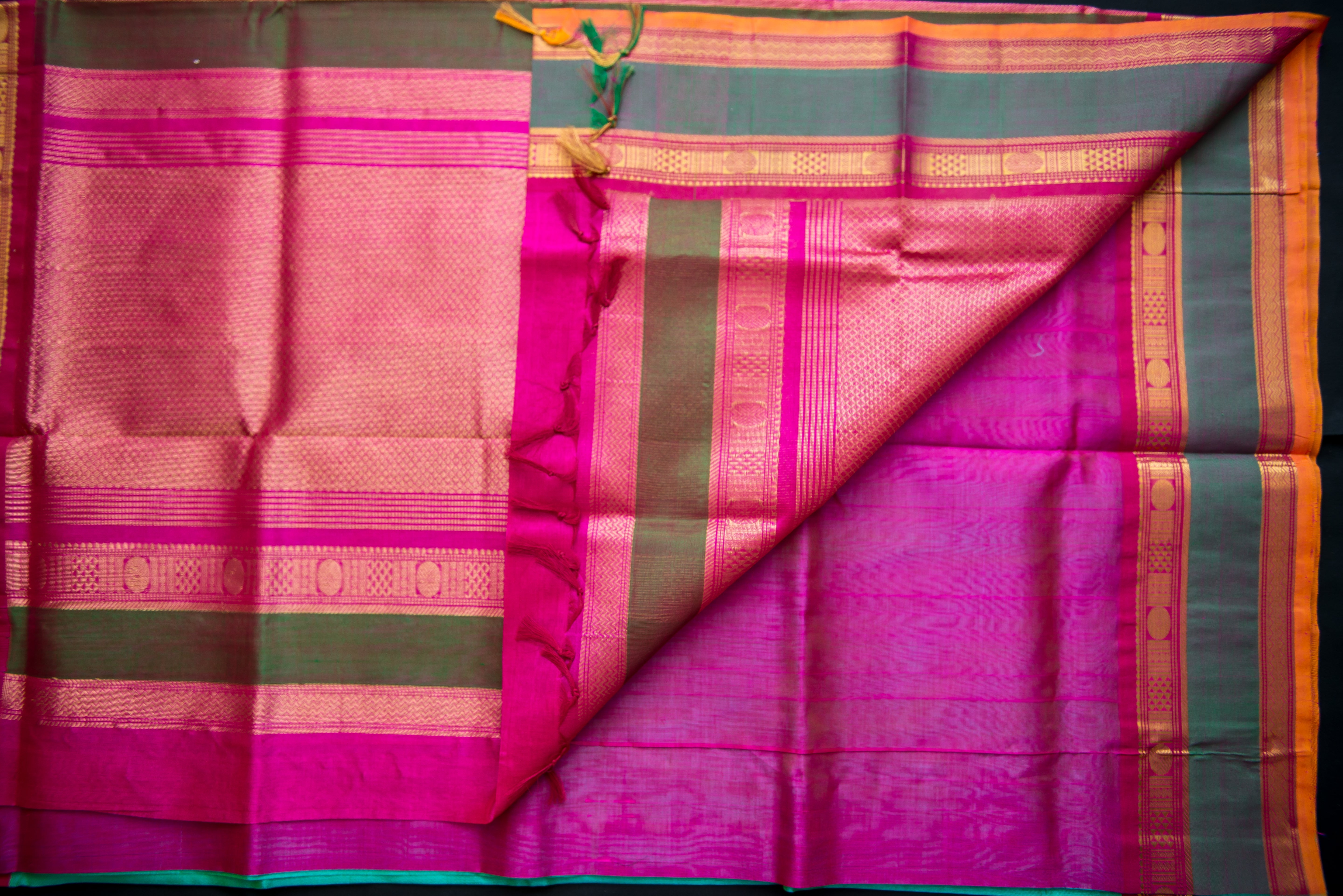 Vibrant Handloom Teal Silk Cotton Saree with Shocking Pink Pallu