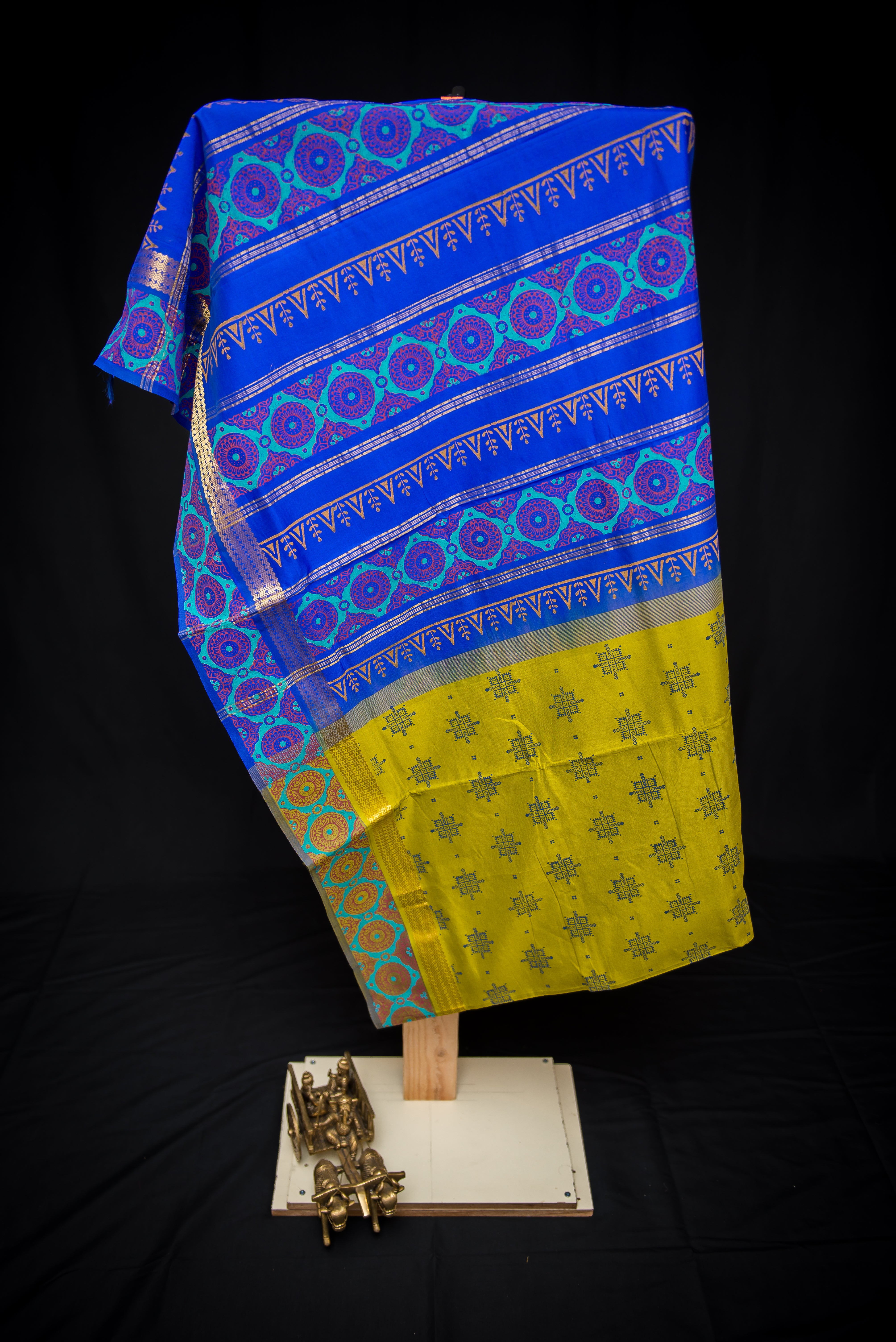 Vibrant Olive Green Silk Cotton Saree with a Deep Blue Artistic Pallu