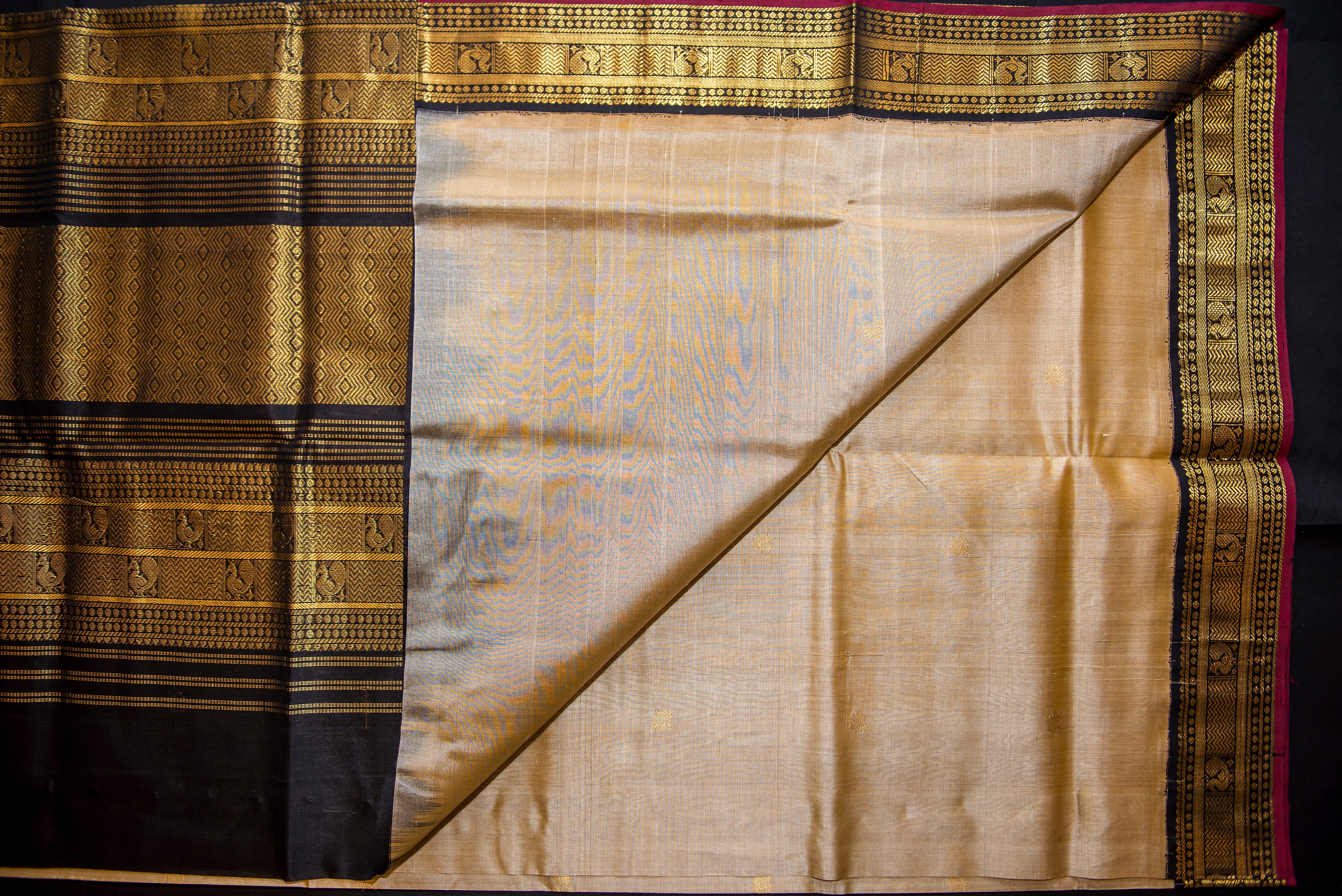 Elegant Cream Silk Cotton Saree with a Black and Gold Zari Pallu