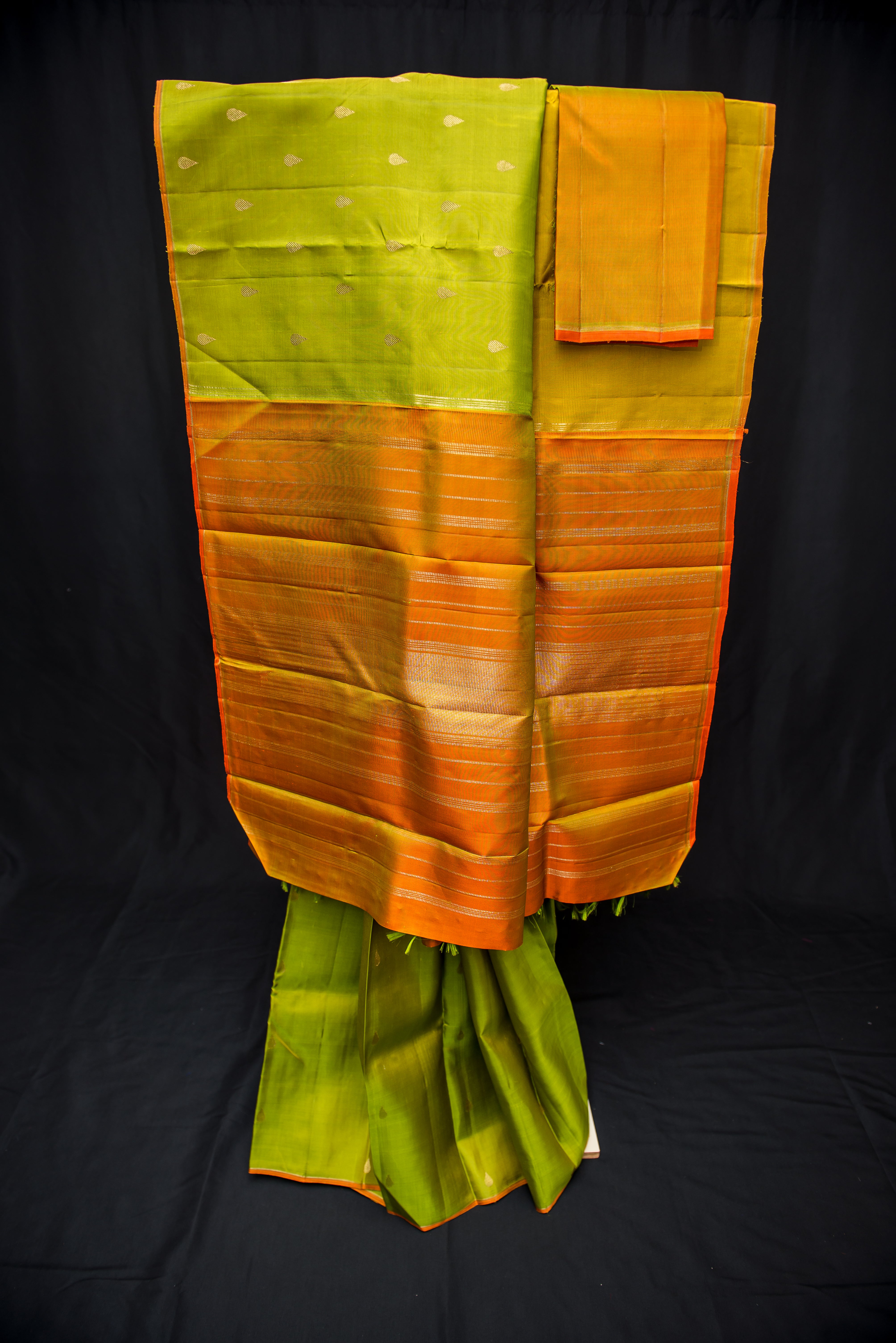 Dual-Tone Green Pure Silk Saree with a Simha Color Pallu