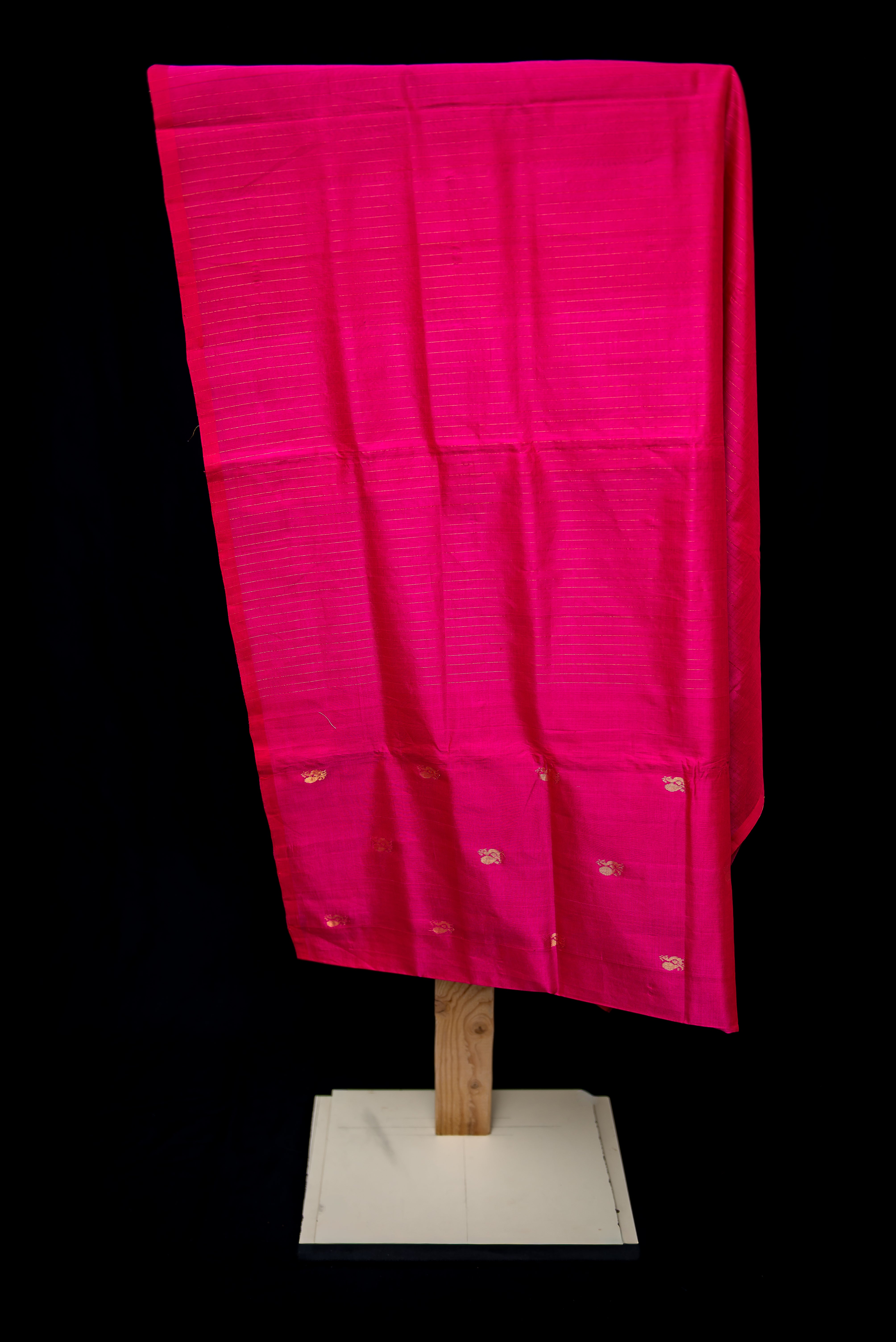 Luminous Bright Pink Silk Cotton Saree with Zari Motifs