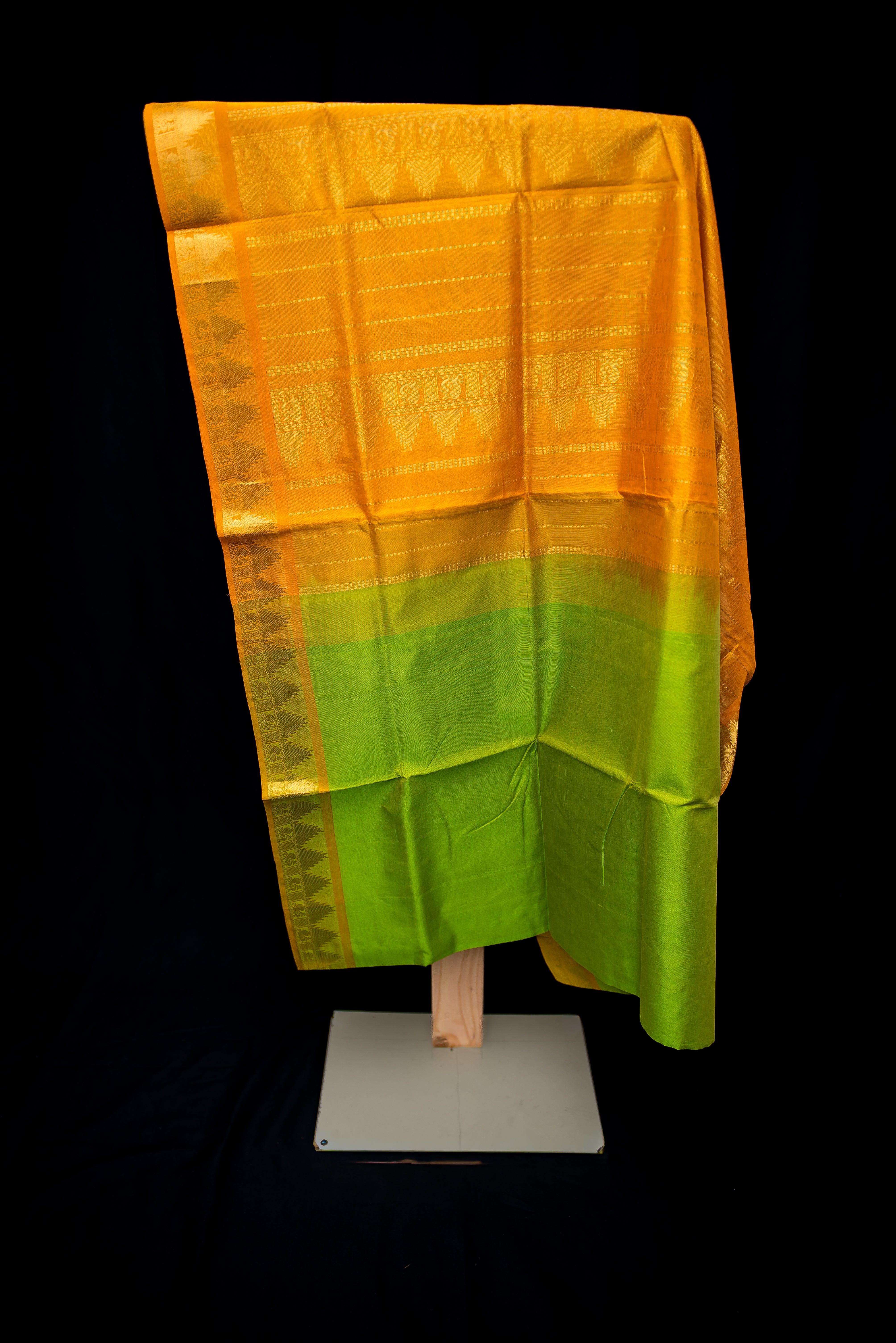 Dazzling Green Silk Cotton Saree with Mustard-Yellow Pallu