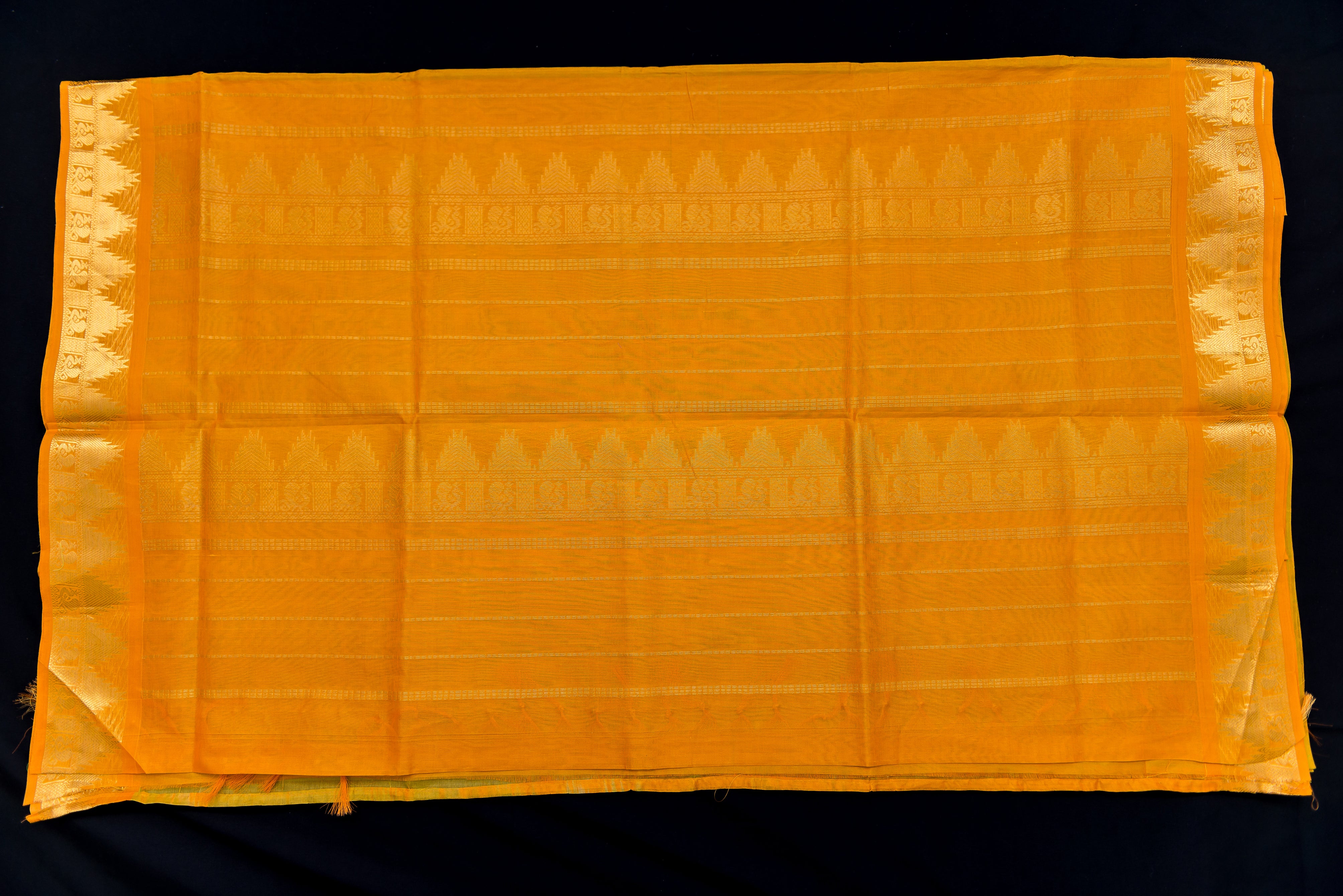 Dazzling Green Silk Cotton Saree with Mustard-Yellow Pallu