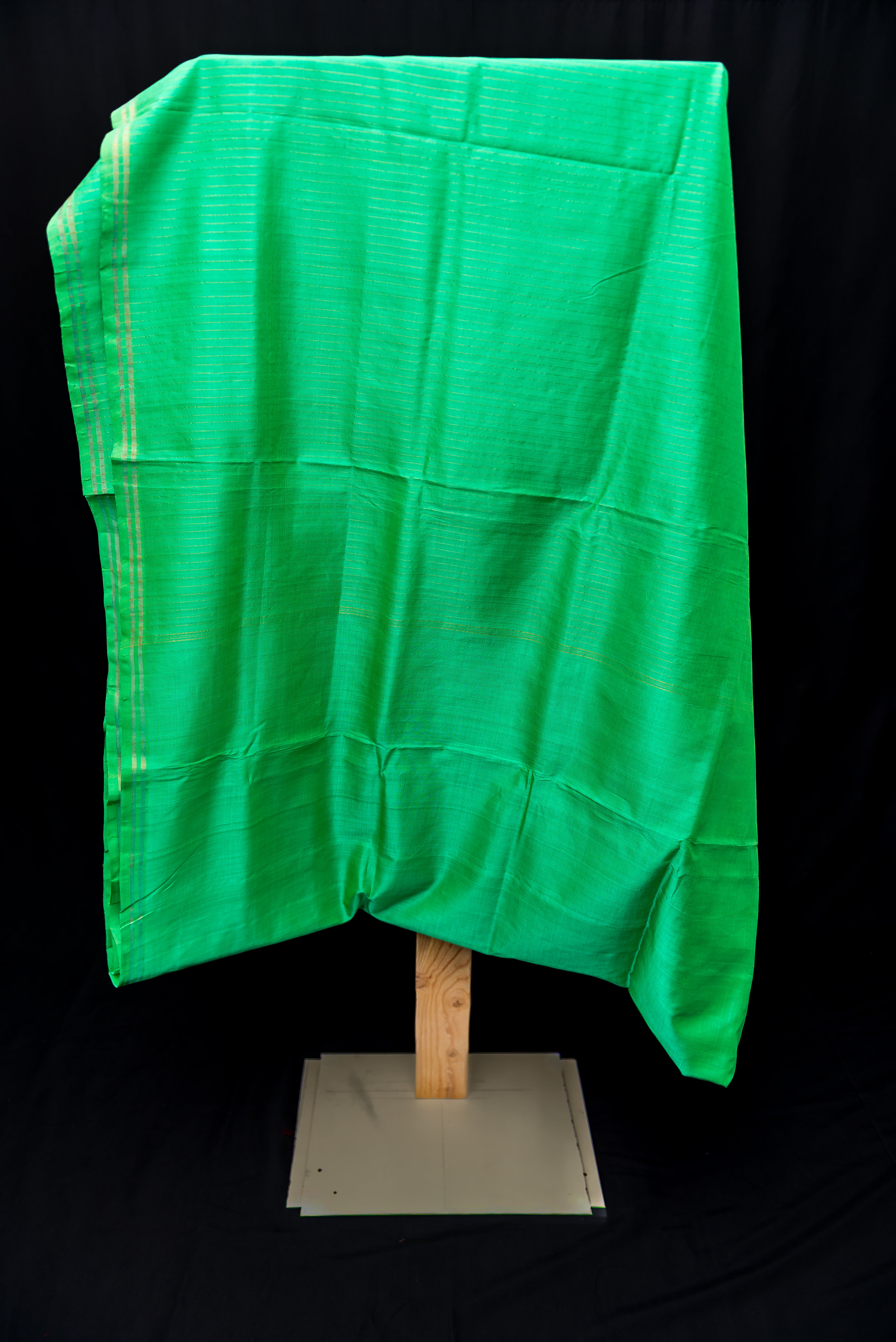 Luminous Electric Green Silk Cotton Saree with Zari Motifs