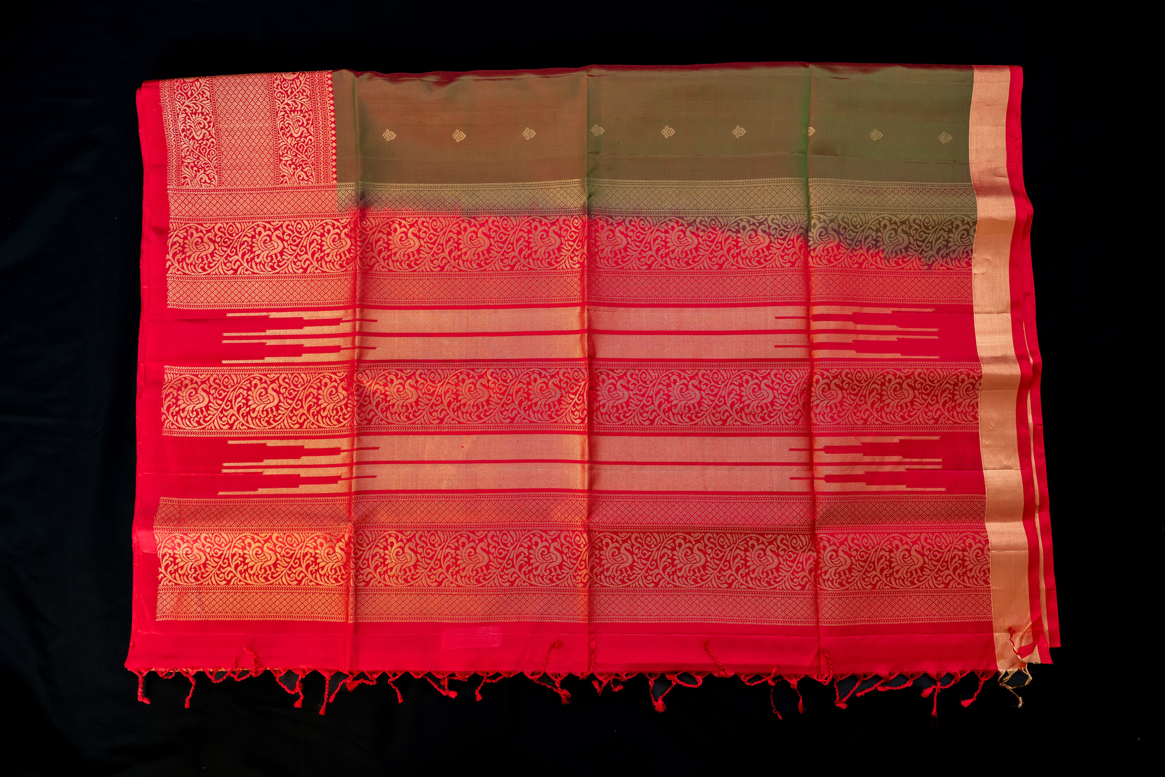 Manthulir Soft Silk Saree with Grand Red Pallu