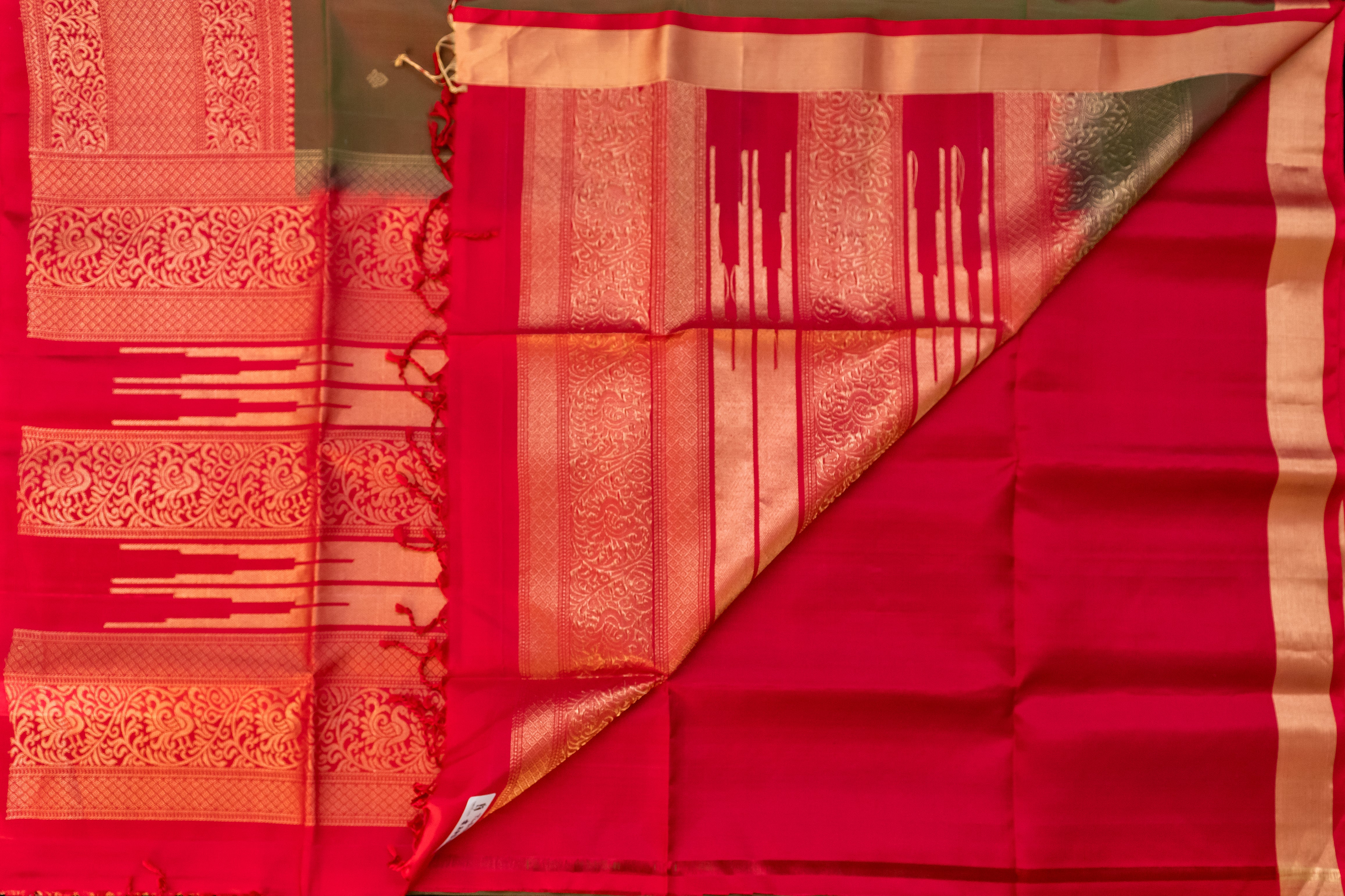 Manthulir Soft Silk Saree with Grand Red Pallu