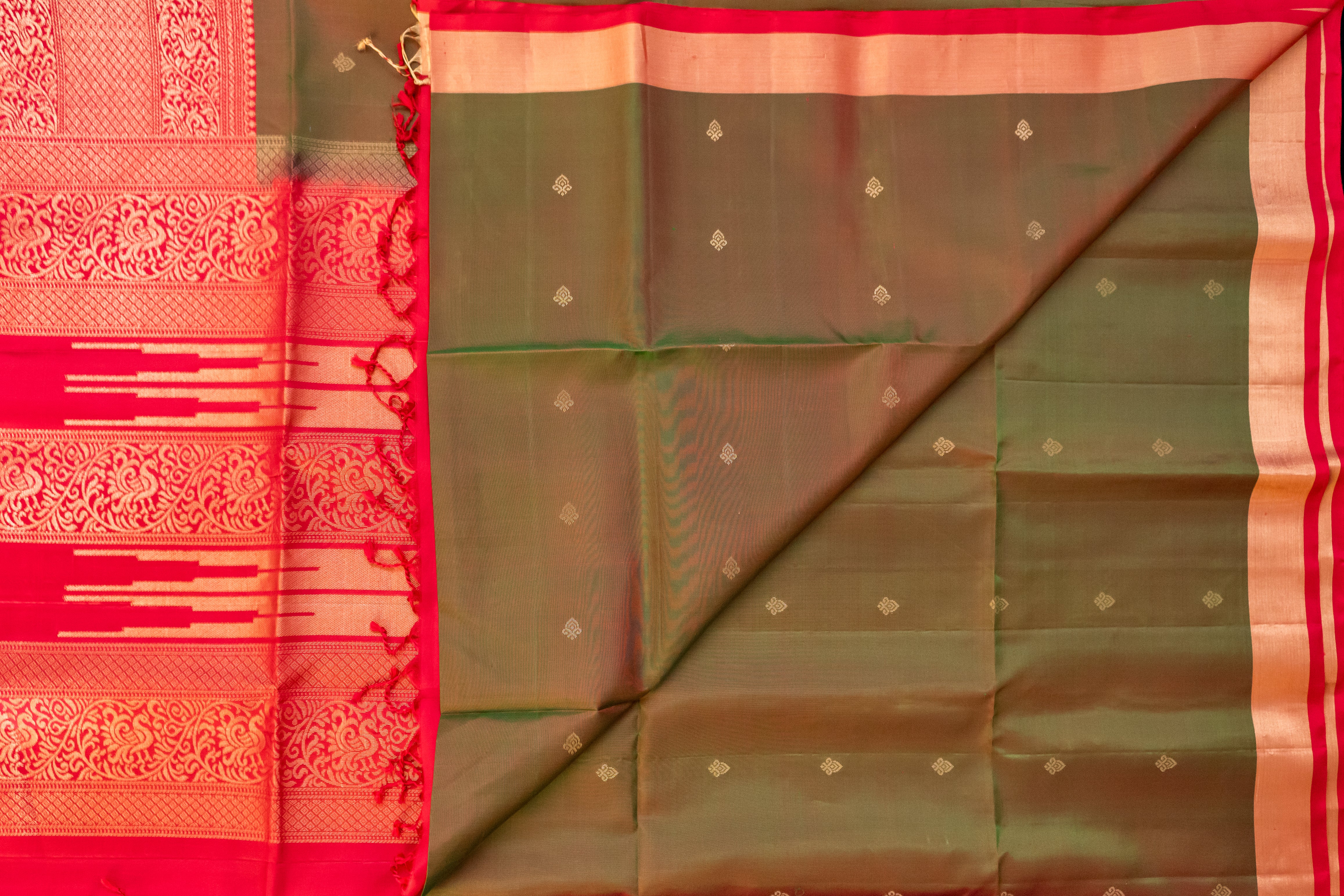 Manthulir Soft Silk Saree with Grand Red Pallu