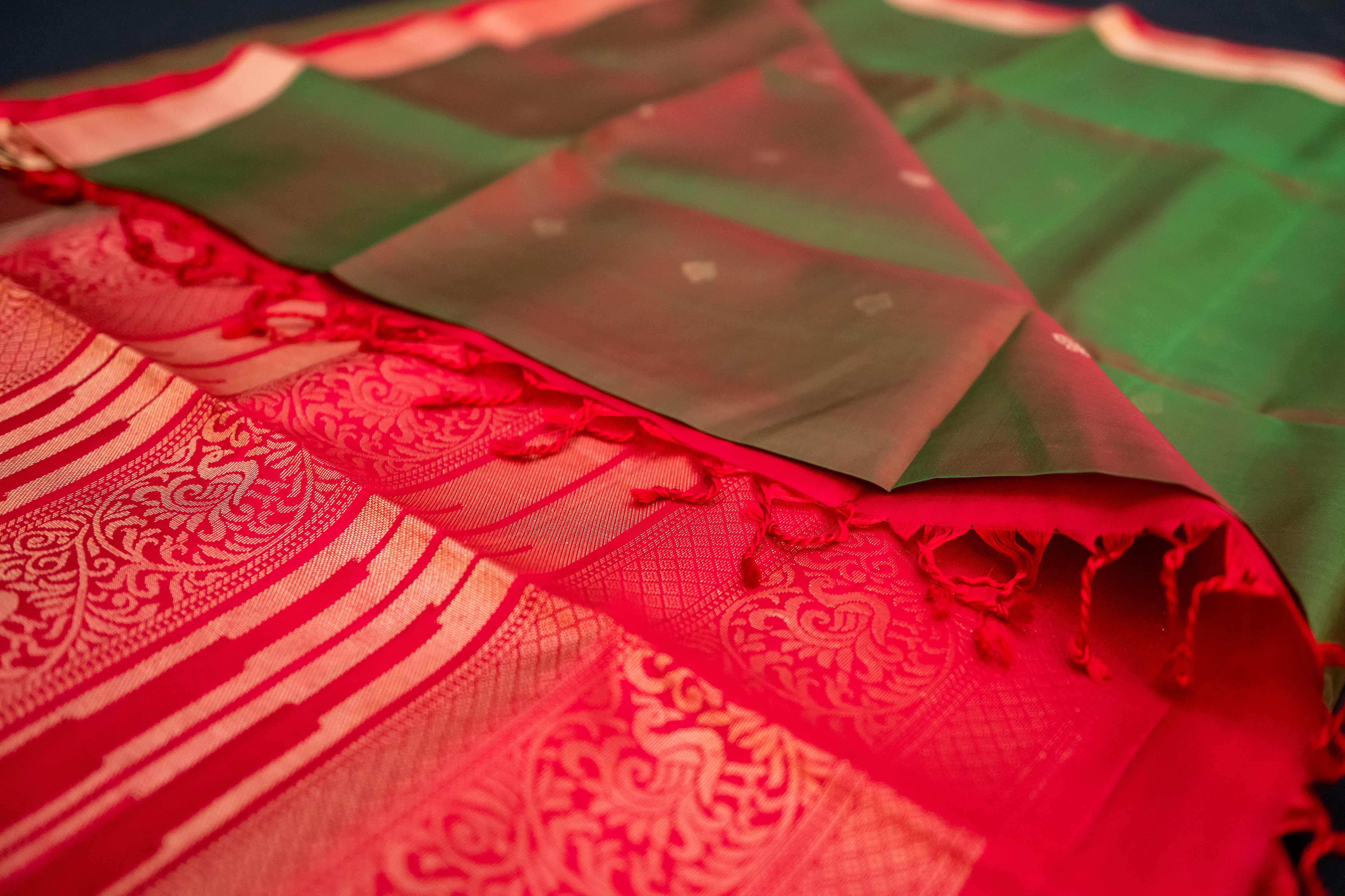 Manthulir Soft Silk Saree with Grand Red Pallu