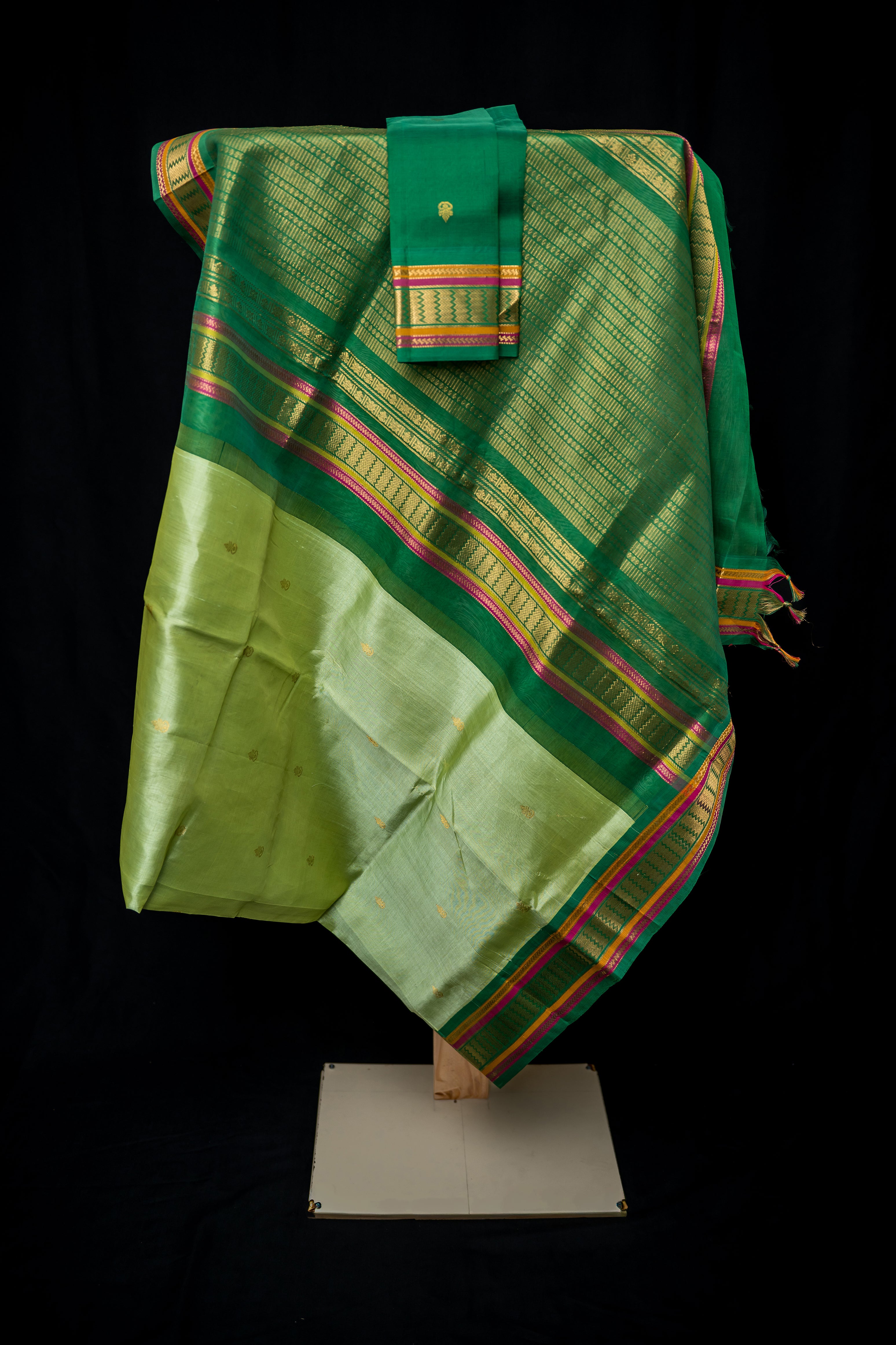 Lime Green Silk cotton Saree with Leaf Green Pallu