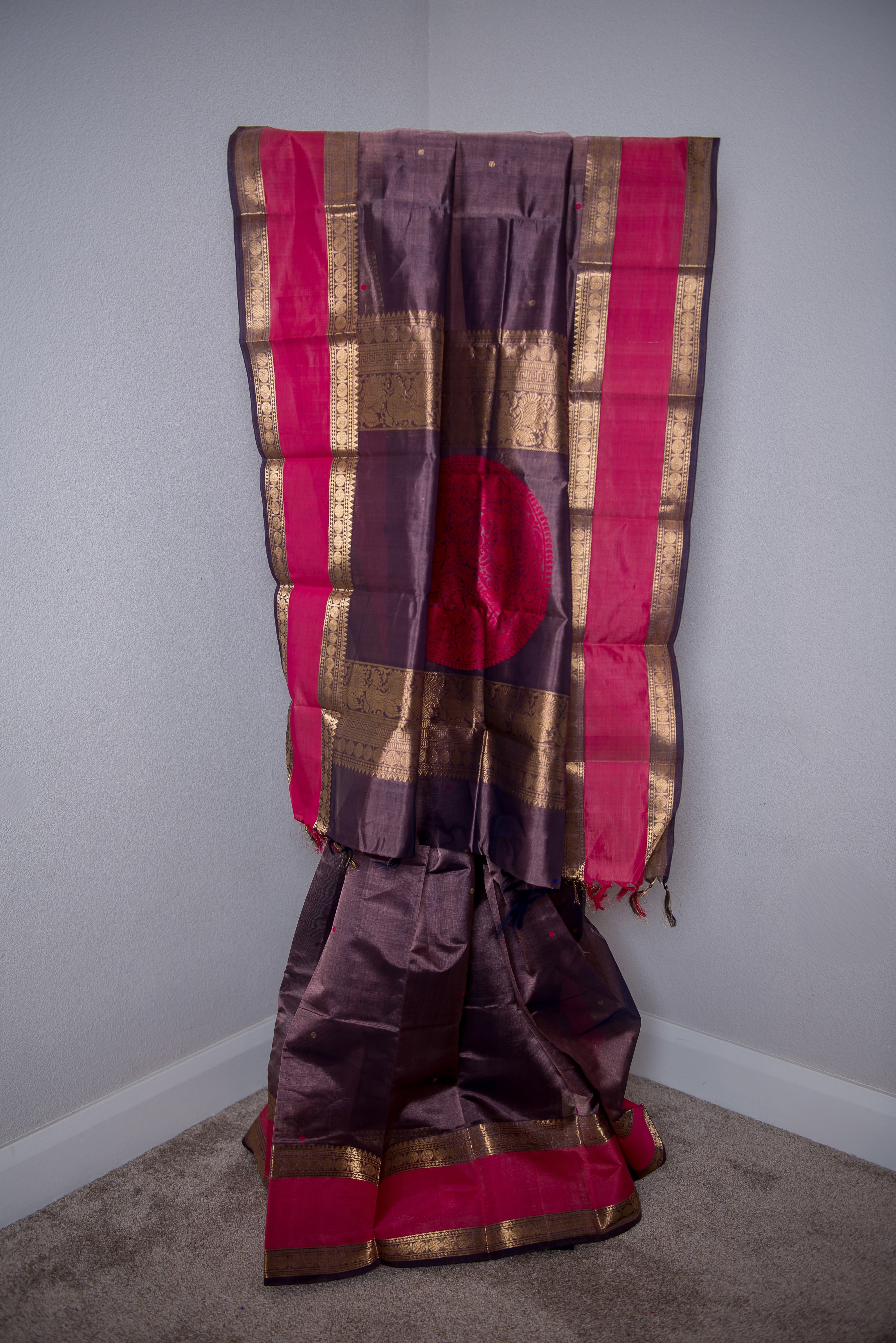 Brownish-Purple Silk Cotton Saree with Gold and Pink Pallu