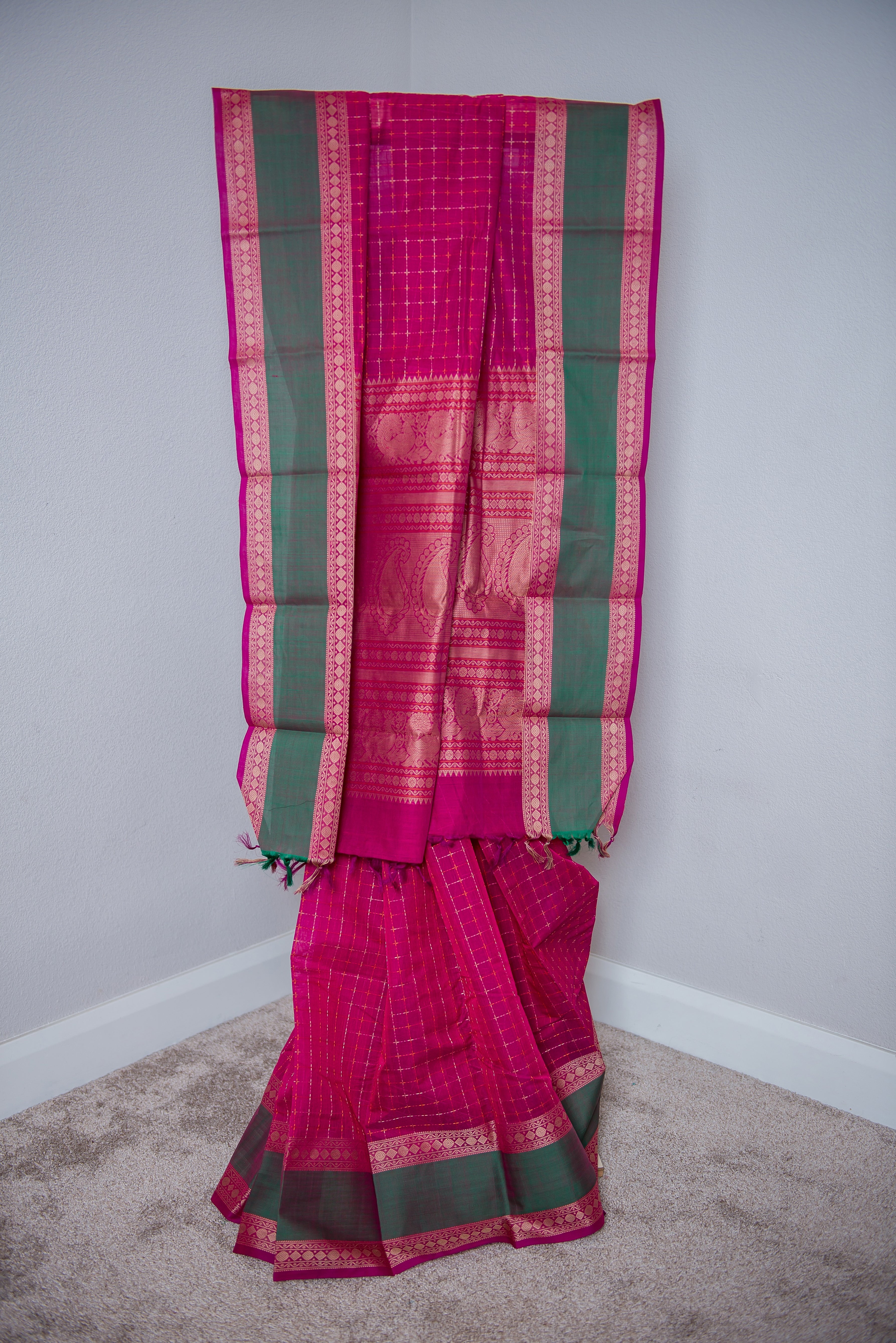 Deep Pink Threadwork Silk Cotton Saree with Threadwork Border